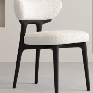 Silla Nórdica Bouclé Blanca con Base Negra – Diseño Moderno y Elegante